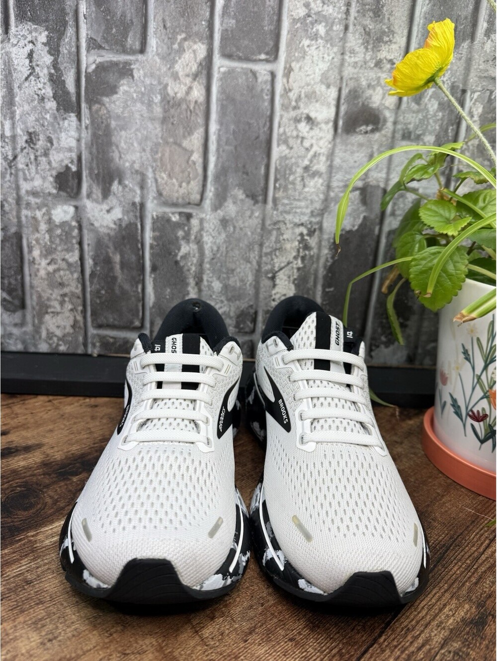 Brooks Ghost 14 Women’s White/Black Camo Lace-Up Mesh Sneakers - Picture 2 of 6